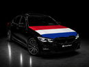 [EXCLUSIVO] Bandeira de Capô Elástica – Compatível com todos os carros